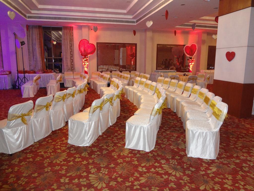 Ramada Jamshedpur Bistupur Hotel Exterior photo