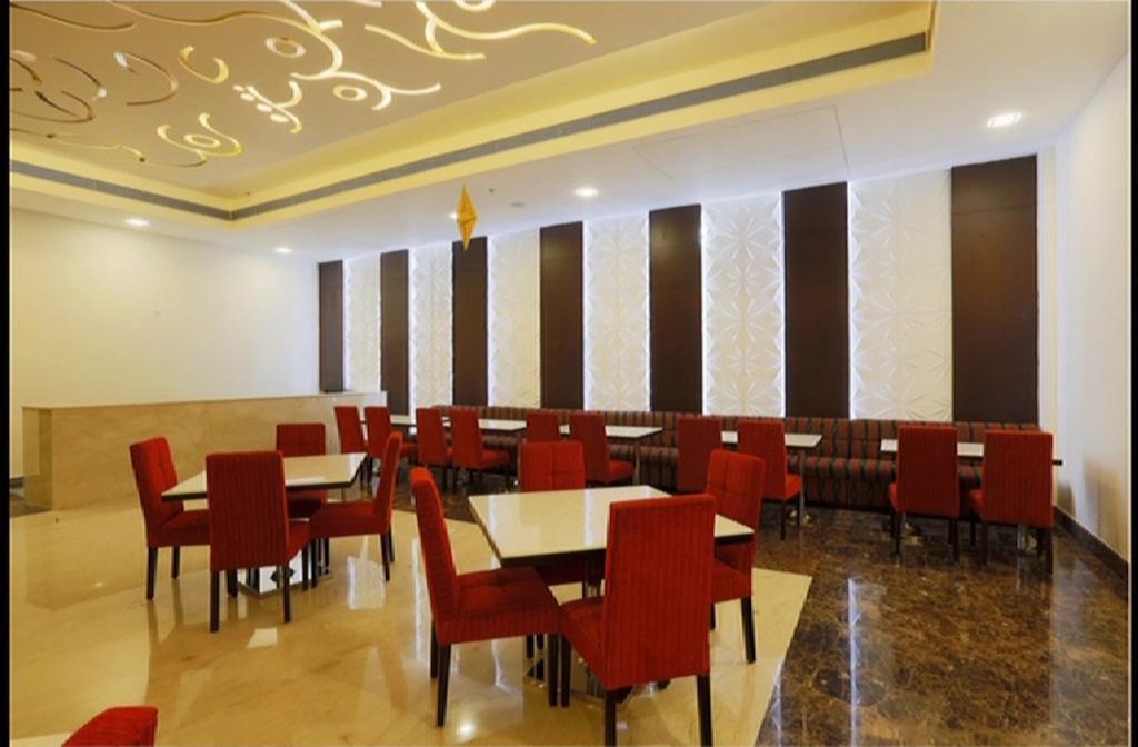 Ramada Jamshedpur Bistupur Hotel Exterior photo