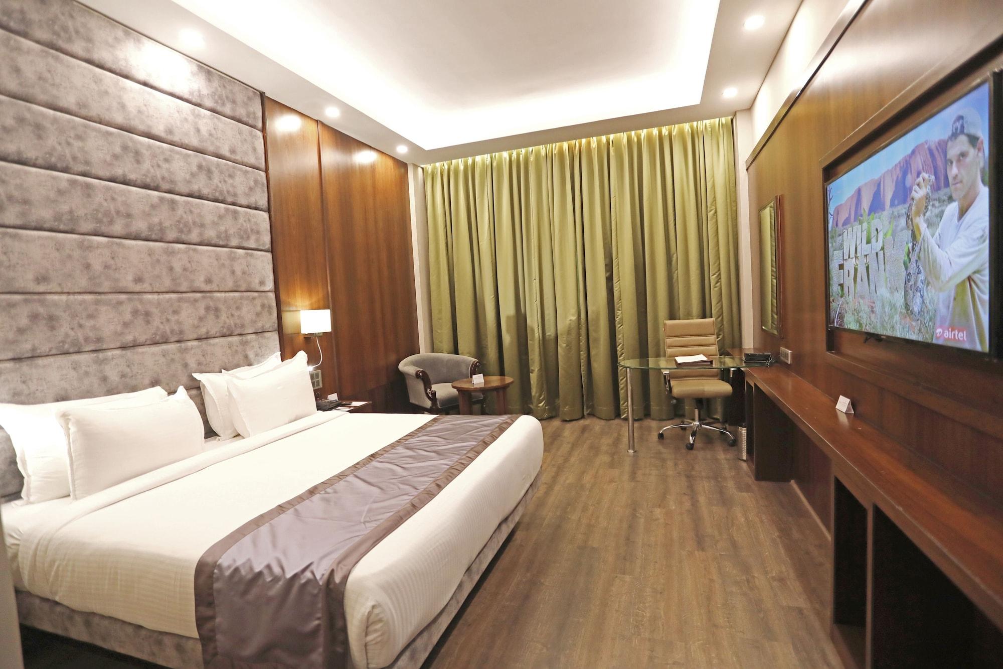 Ramada Jamshedpur Bistupur Hotel Exterior photo