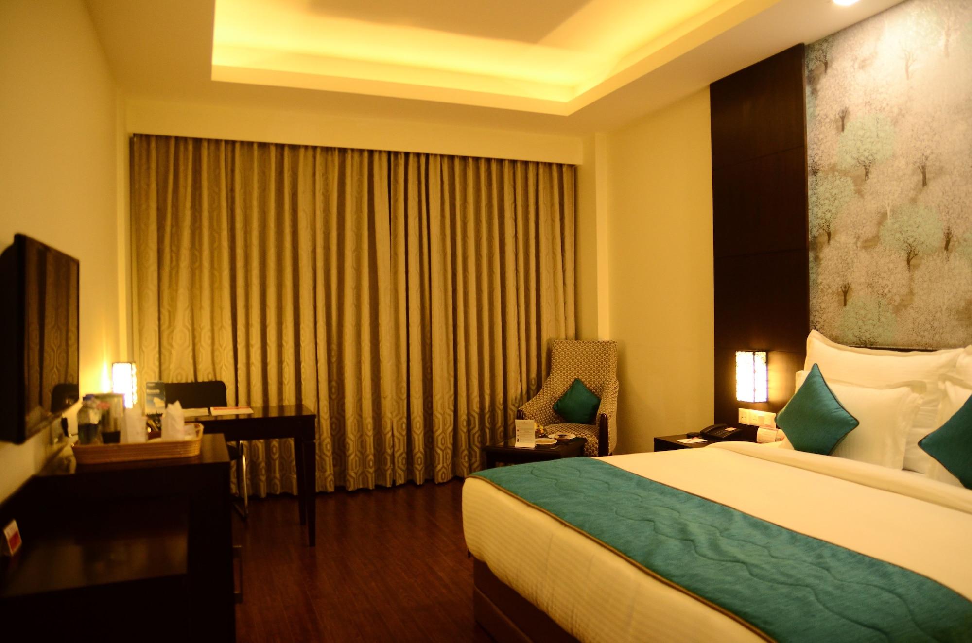 Ramada Jamshedpur Bistupur Hotel Exterior photo