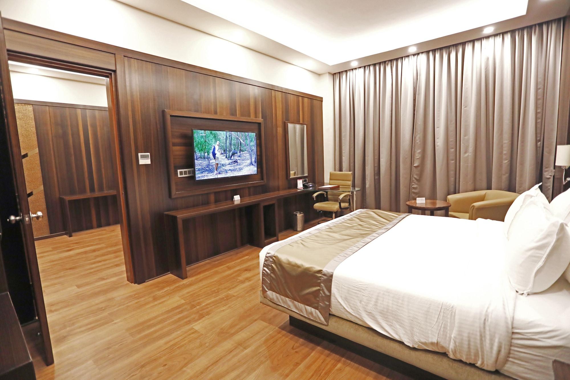 Ramada Jamshedpur Bistupur Hotel Exterior photo