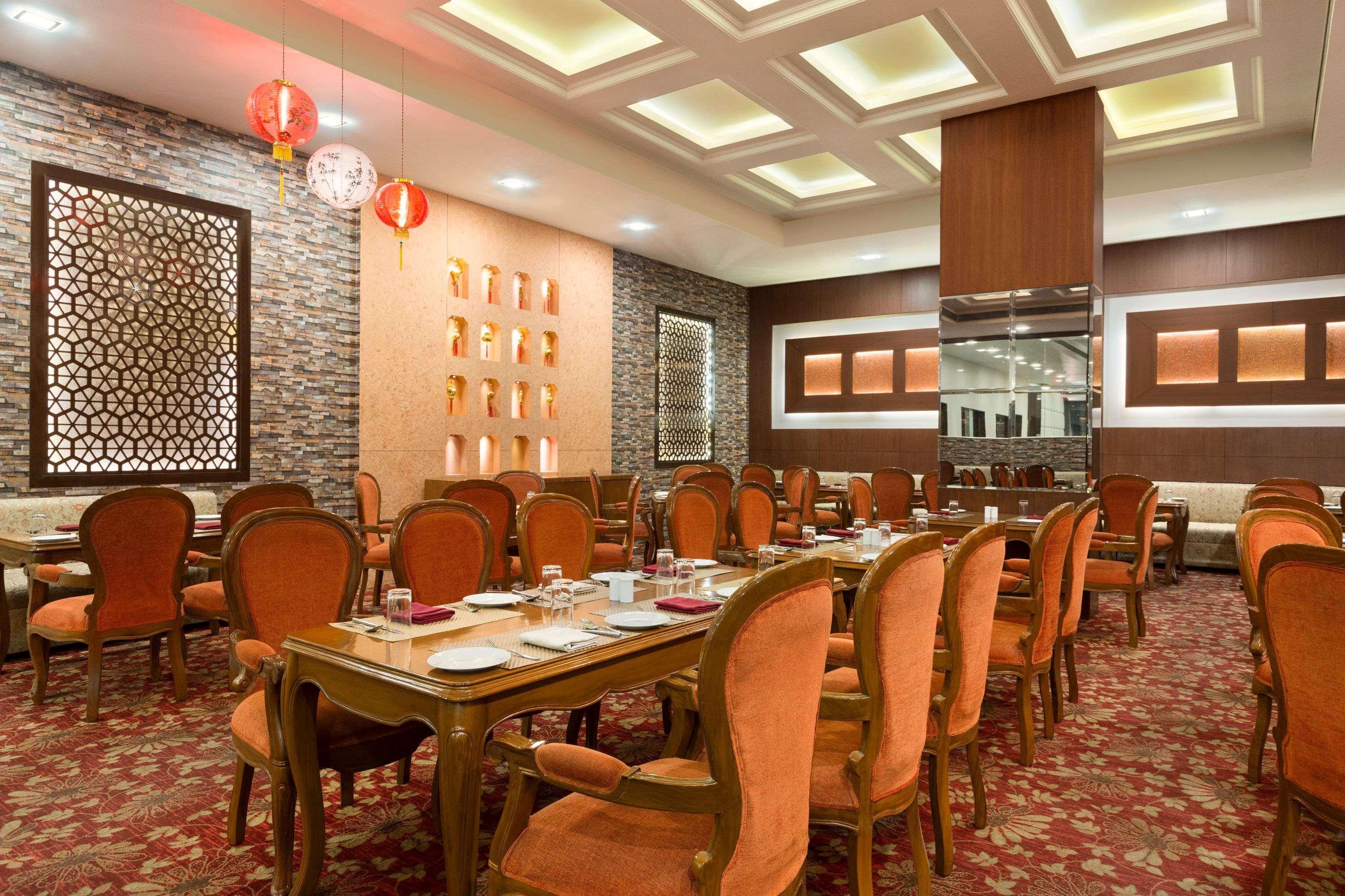 Ramada Jamshedpur Bistupur Hotel Exterior photo