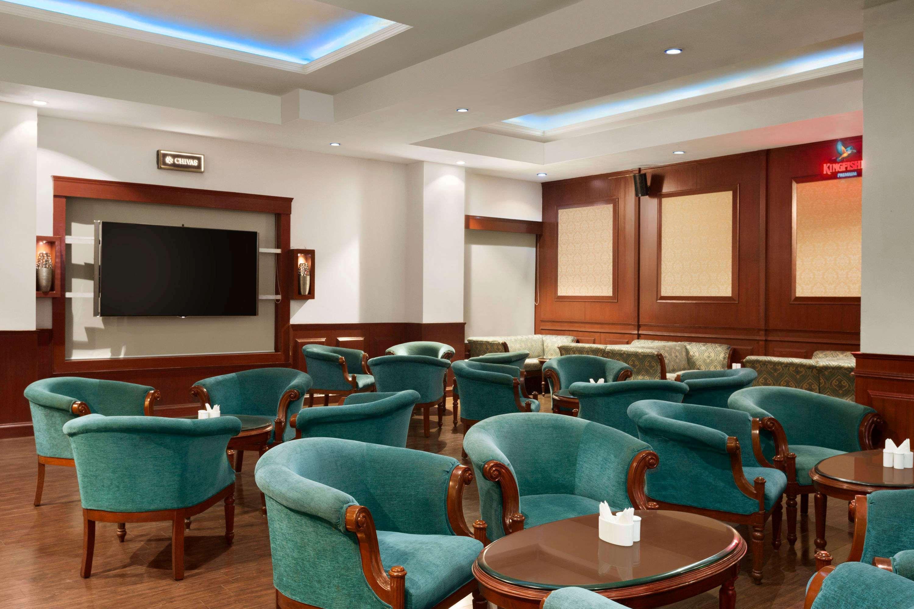 Ramada Jamshedpur Bistupur Hotel Exterior photo
