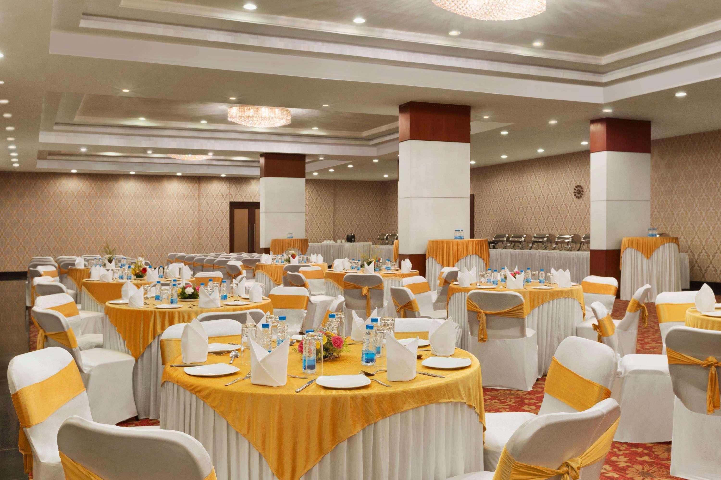 Ramada Jamshedpur Bistupur Hotel Exterior photo
