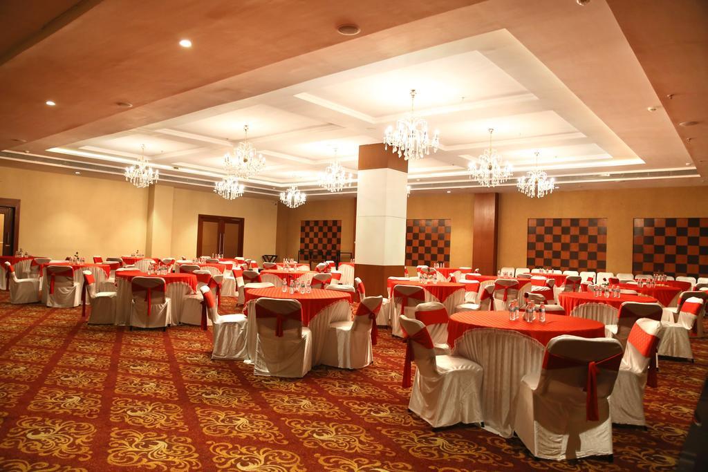 Ramada Jamshedpur Bistupur Hotel Exterior photo