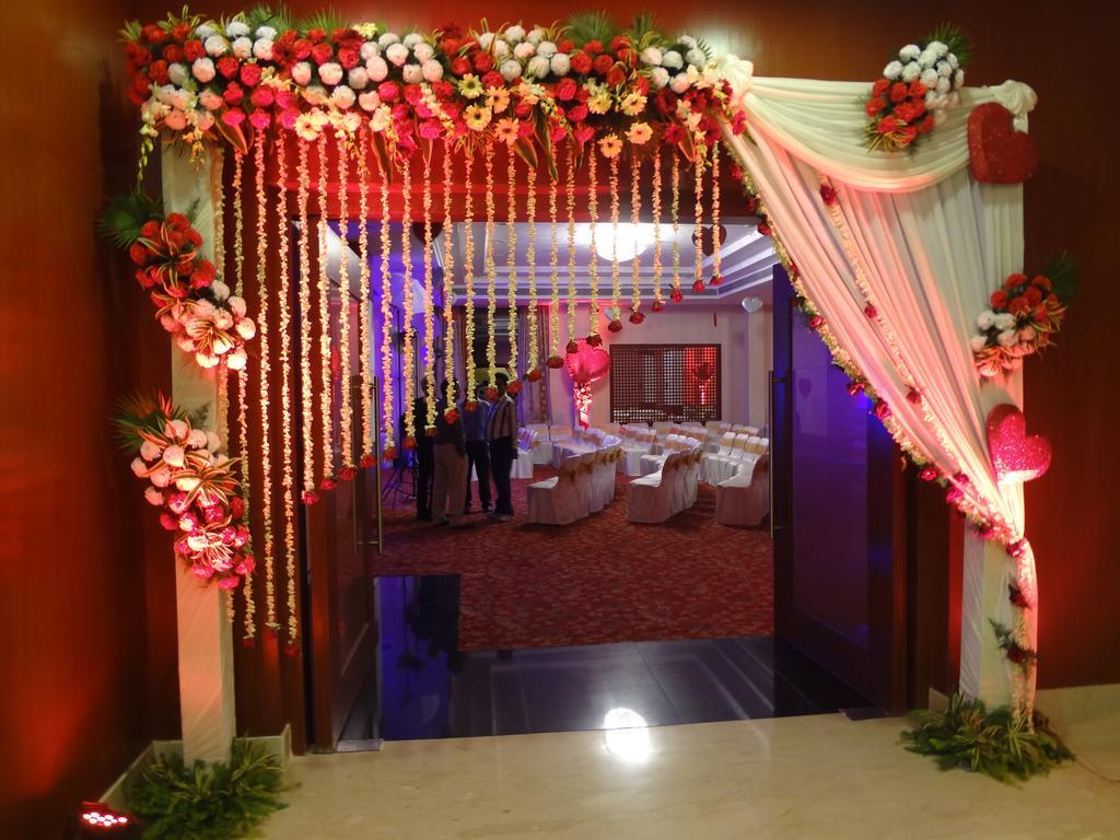 Ramada Jamshedpur Bistupur Hotel Exterior photo